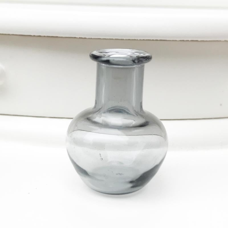 Mini Glass Vase – Cute Dollhouse Decor & Tiny Flower Holder