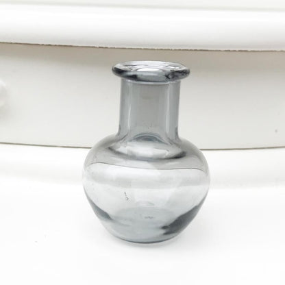 Mini Glass Vase – Cute Dollhouse Decor & Tiny Flower Holder