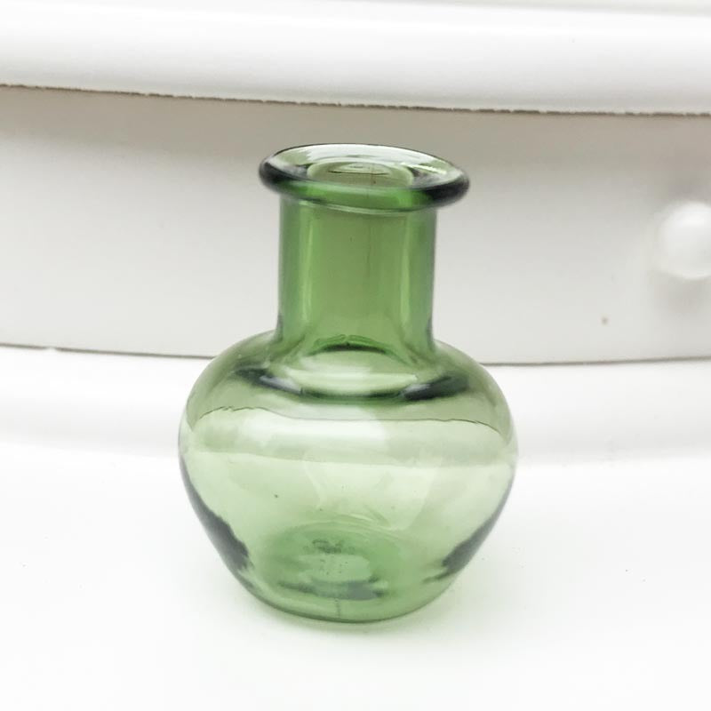 Mini Glass Vase – Cute Dollhouse Decor & Tiny Flower Holder