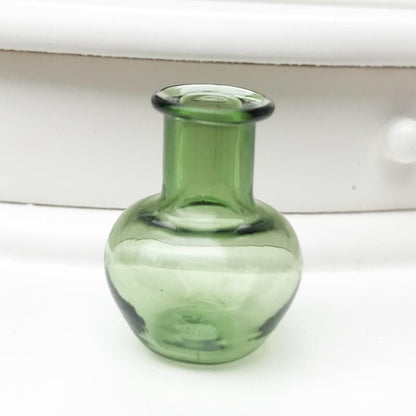 Mini Glass Vase – Cute Dollhouse Decor & Tiny Flower Holder